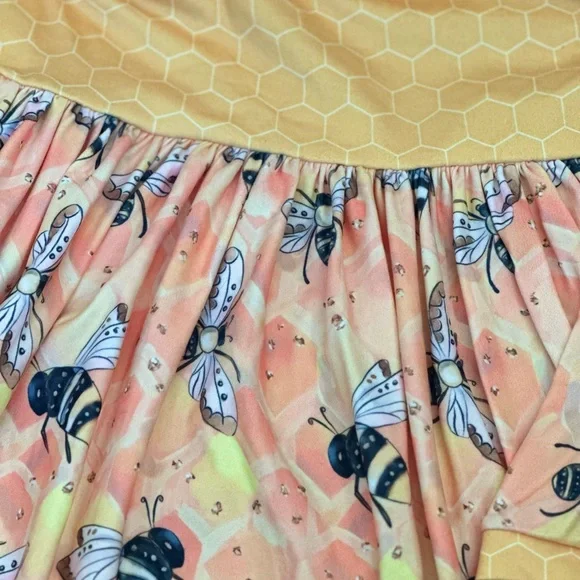 Bees and honeycomb boutique tunic set, size 8 - Picture 2 of 2